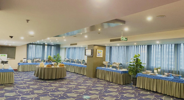 Rezen Kingtown Hotel (Chongqing Xinpaifang), Забронировать Отель Отели Чунцин 4 звезды, рядом с Станция метро Niujiaotuo, 4*