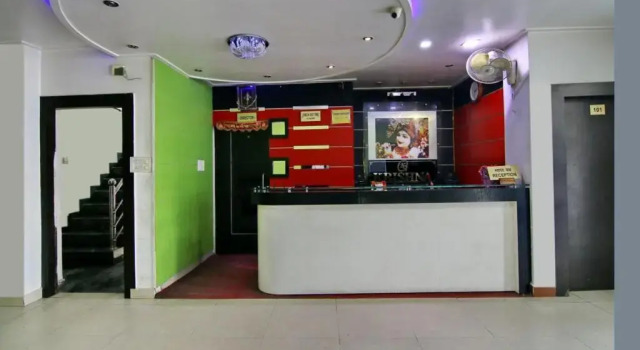 Krishna Guest Inn, Забронировать Гостевой дом Отели Гомти Нагара с парковкой, Парковка