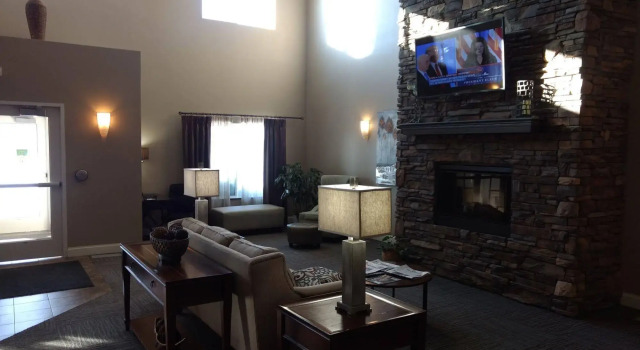 Grandstay Hotel Suites Thief River Falls, Varaa Hotelli Hotellit Minnesota pysäköinnillä, Pysäköinti