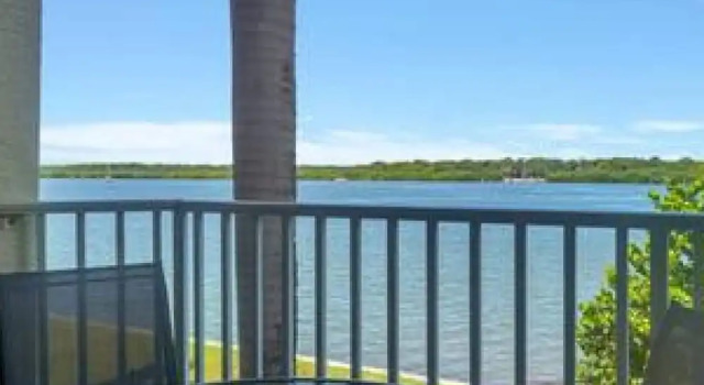 Апартаменты The Bayview a Quaint 1 1 Balcony on the bay