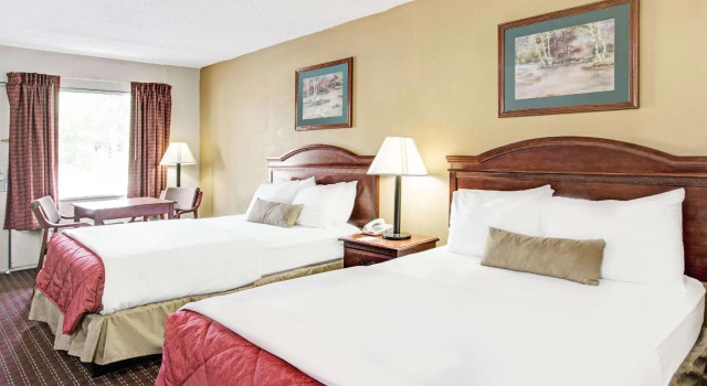 Четырёхместный номер Standard Ramada by Wyndham Walterboro