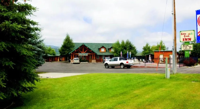 Четырёхместный номер Standard Cabin Creek Inn