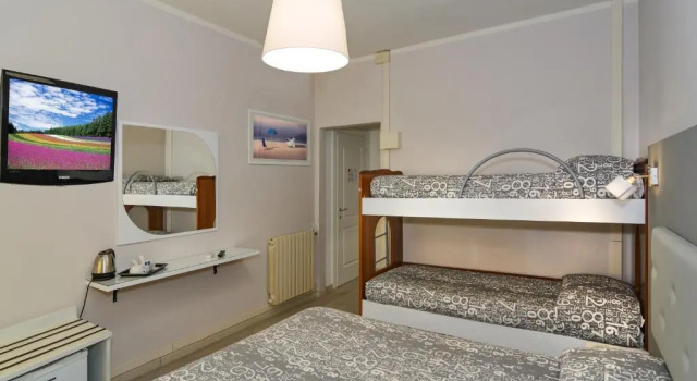 Четырёхместный номер Standard City Hotel