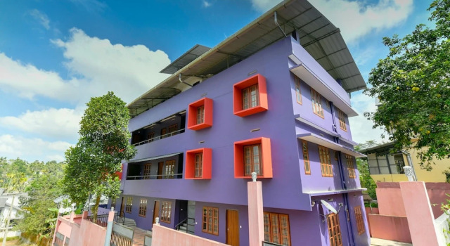 OYO 23037 Home Graceful 2BHK Kalpetta, Забронировать Отель Отели штата Кералы с парковкой, Парковка