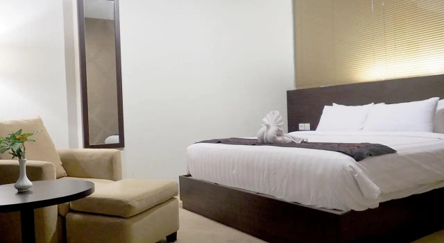 Полулюкс Kings Hotel Nagoya Batam