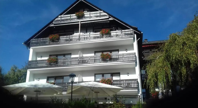 Hotel Hennemann, Забронировать Отель Эслоэ Зауэрланд