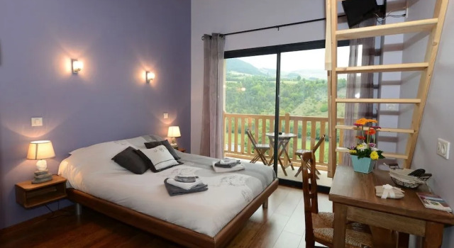Lauz'oustal - Maison d'hôtes, Book Bed and Breakfast Hoteller i Rhône-Alps med parkering, Parkering