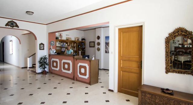 Hotel Adonis, Prenota Hotel Kamari Paro