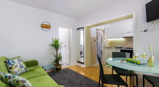 Jurica - 100 m From sea - A3, Varaa Huoneisto Hotellit Split-Dalmatia pysäköinnillä, Pysäköinti