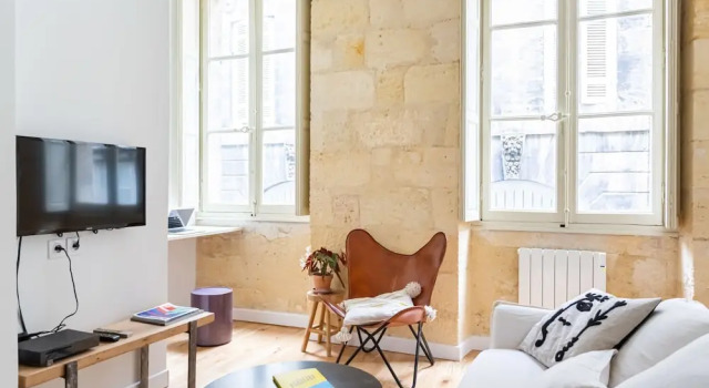 Bright and Cosy Studio in the Historical Heart of Bordeaux by GuestReady, Забронировать Апартаменты/квартира Апартаменты Бордо, рядом с Церковь Нотр-Дам, Апартаменты/квартира