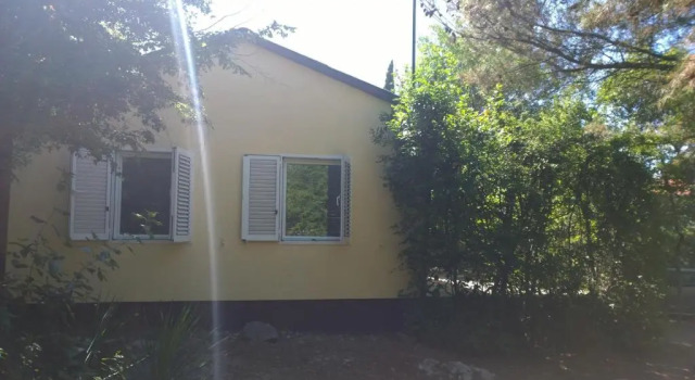 Holiday Home Momcilovic, Prenota Appartamento Hotel a Isole Quarnerine con parcheggio, Parcheggio