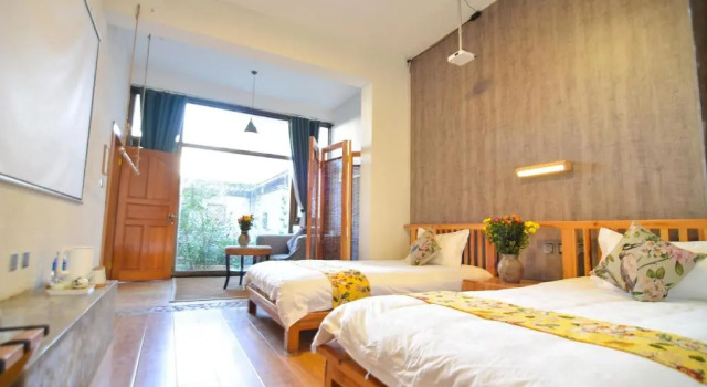 Двухместный номер Standard с видом на сад Dali Buxianshan Guesthouse-in Dali ancient city,english speaking, home cat, recommend by lonely plan net