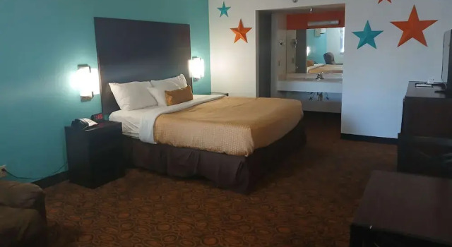 Двухместный номер Deluxe Howard Johnson by Wyndham Branson Theatre District