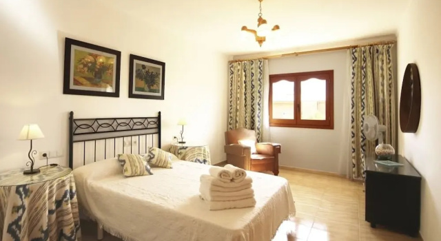 Коттедж с 3 комнатами с балконом Mallorca Beach front line house 6 pers