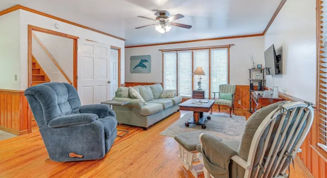 Коттедж Half Mile to Beach: Murrells Inlet Home w/ Deck!