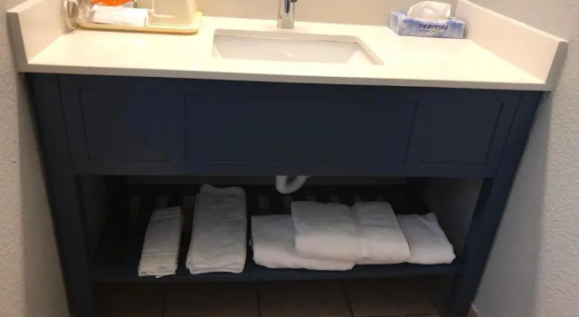 Четырёхместный номер Standard AmericInn by Wyndham New Braunfels