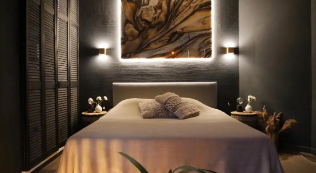 SLEEP INN - Black and Gold Loft Antwerp Cityview, Rezervovat Hotel Hotely v Niel s bazénem, Bazén