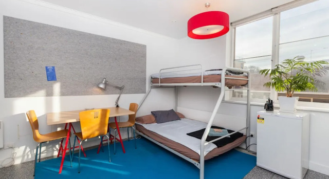 Студия HENRIETTA, Carlton Studio Apartment