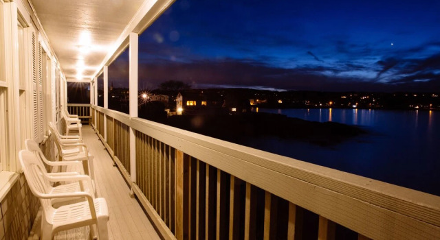 Четырёхместный номер Standard с красивым видом из окна Bearskin Neck Motor Lodge
