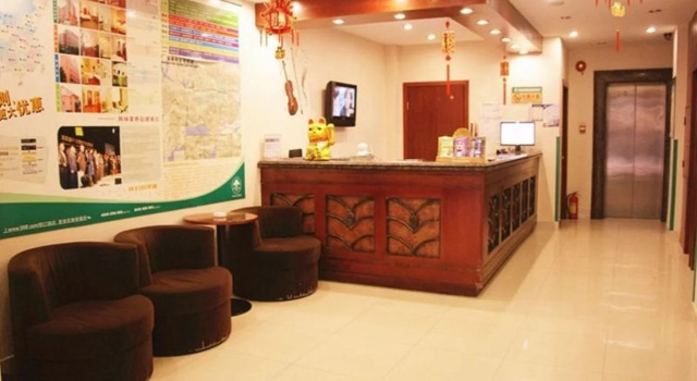 Greentree Inn Shenzhen Huaqiangbei Express Hotel, Rezerwuj Hotel Hotele w Shenzhen z parkingiem, Parking