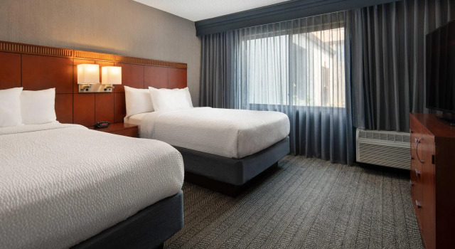 Четырёхместный люкс Courtyard by Marriott Fresno