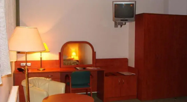 Hotel 2CV, Забронировать Отель Отели в центре Кошалин, в центре