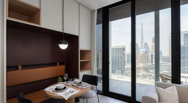Chic Business Bay Studio Burj View Balcony, Забронировать Апартаменты/квартира Отели Эмирата Дубая с парковкой, рядом с Al Wajeha Al Maeyah Marine Transport Station, Парковка