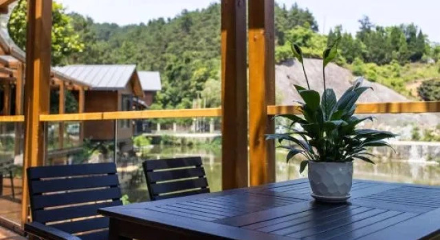 Yiyun Country House (Wudang Mountain Entrance Store)