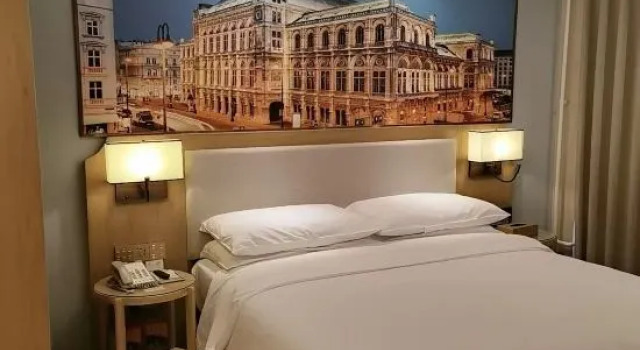 Люкс Deluxe Vienna 3 Best Hotel (Beijing Gucheng subway station store)
