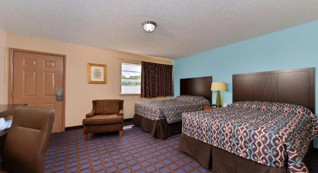 Четырёхместный номер Standard Economy Inn Ardmore
