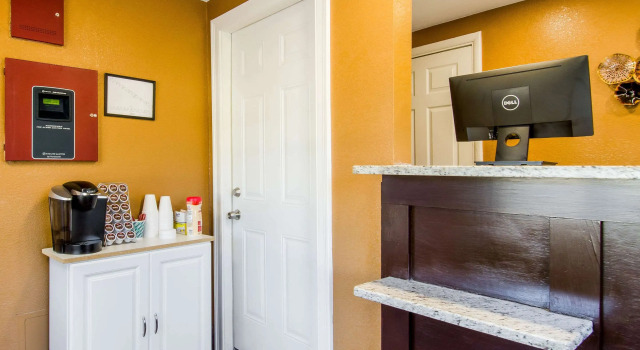 Rodeway Inn Middleboro-Plymouth, Buchen Sie Gasthaus Hotels in New England mit Parkplatz, Parkplätze