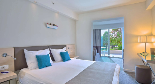 Двухместный номер Family with terrace с частичным видом на море Park Plaza Belvedere Medulin