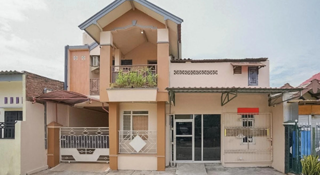 RedDoorz Syariah near Suramadu, Book Hotel Kenjeran Surabaya