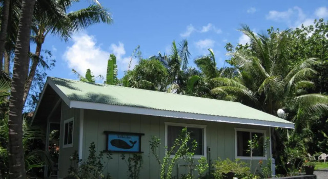 Коттедж Whale House at Kehena Beach