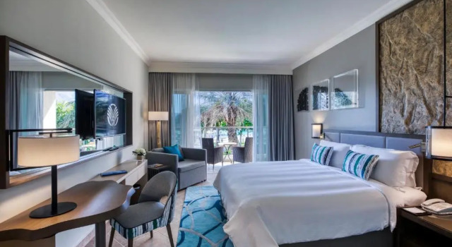 Двухместный номер с балконом Fujairah Rotana Resort & Spa - Al Aqah Beach