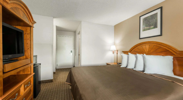 Двухместный номер Standard Howard Johnson by Wyndham Allentown/Dorney Hotel & Suites