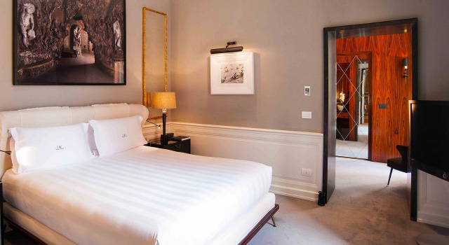 Полулюкс с балконом J.K. Place Roma - The Leading Hotels of the World