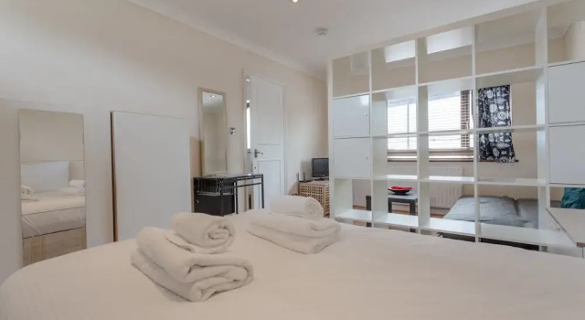 4 Bedroom Mews House in Kensal Rise, Забронировать Дом для отпуска Виллы Большого Лондона, Вилла
