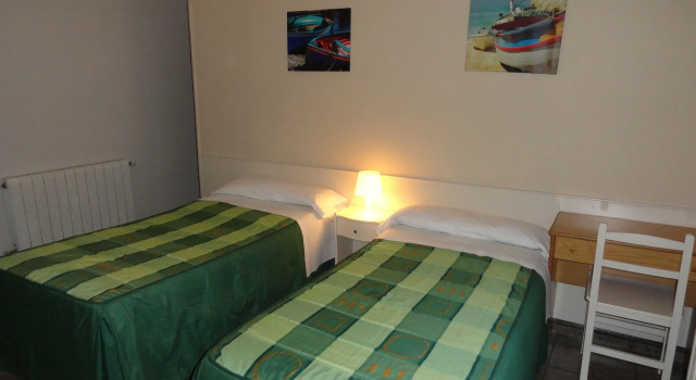 Hostal Alistana, Забронировать Отель Орталеза Мадрид, рядом с Дом-музей Лопе де Вега