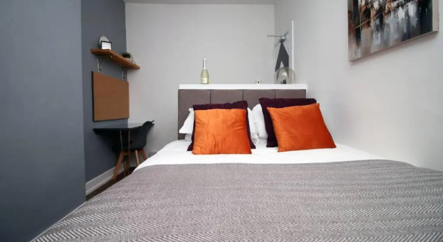 Stylish Home in Port Tennant - 4BR Free Parking!, Забронировать Апартаменты/квартира Суонси 