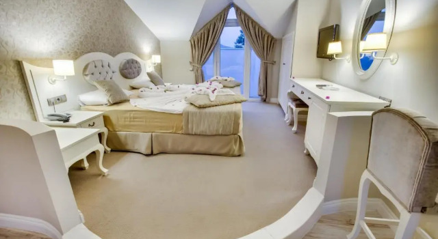 Люкс Pinehill Hotel & Suites