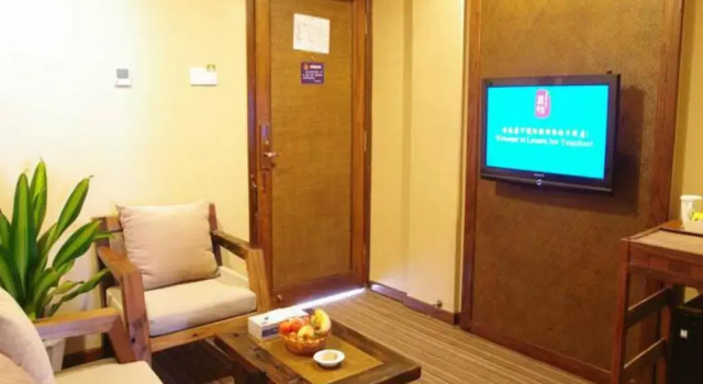 Sunshine 100 You Tan Hotel