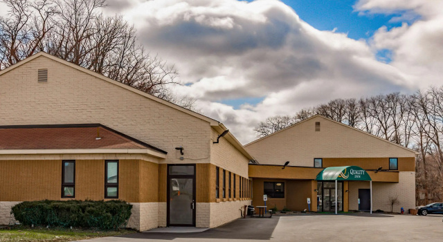 Quality Inn Schenectady, Rezerwuj Hotel Hotele w Schenectady z parkingiem, Parking