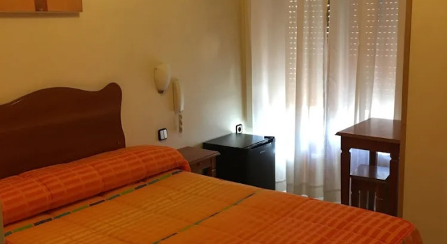 Одноместный номер Standard с балконом Hostal Cervantes