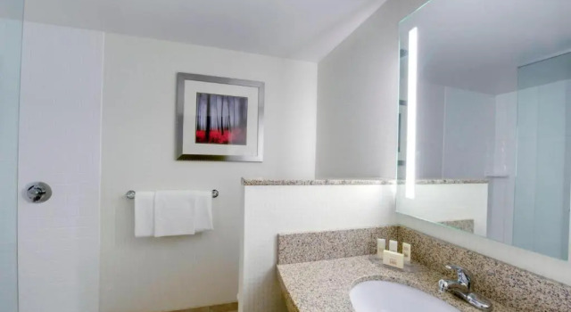 Номер Standard Courtyard by Marriott Keene Downtown