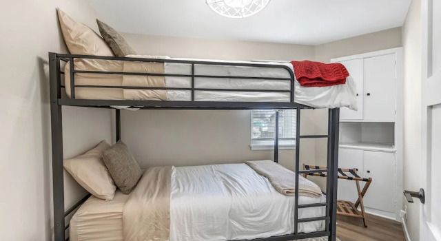 Newly Renovated we are the Perfect Location, Buchen Sie Ferienwohnung Algoma Wisconsin