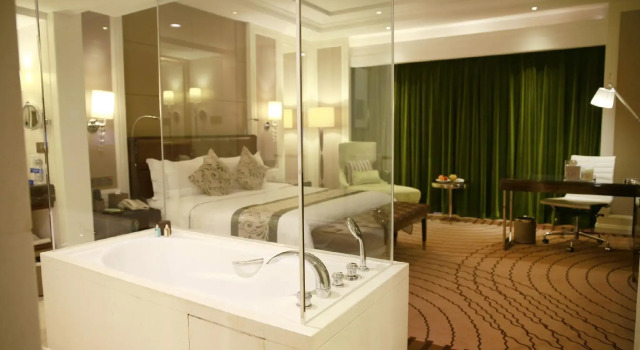 Номер Deluxe Legend International Hotel
