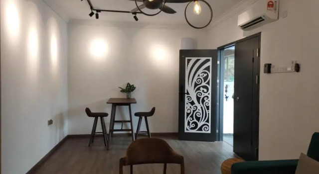 OYO Home 90534 Nomadic Town House, Забронировать Дом для отпуска Коттеджи Малакки, рядом с Торговый центр Dataran Pahlawan Melaka Megamall, Коттедж