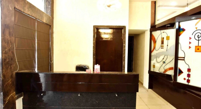 OYO 3222 Hotel SP 13, Забронировать Отель Отели штата Махараштры 3 звезды, 3*
