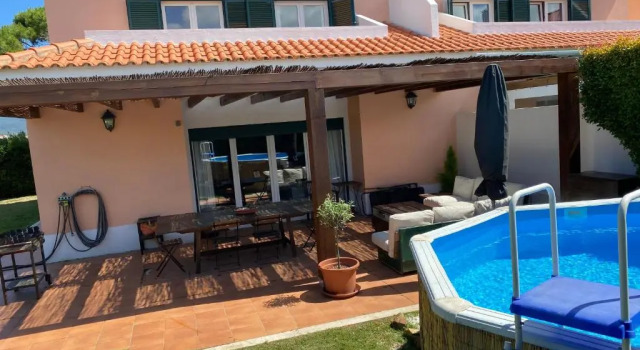 Коттедж с 4 комнатами Mountain Beach House